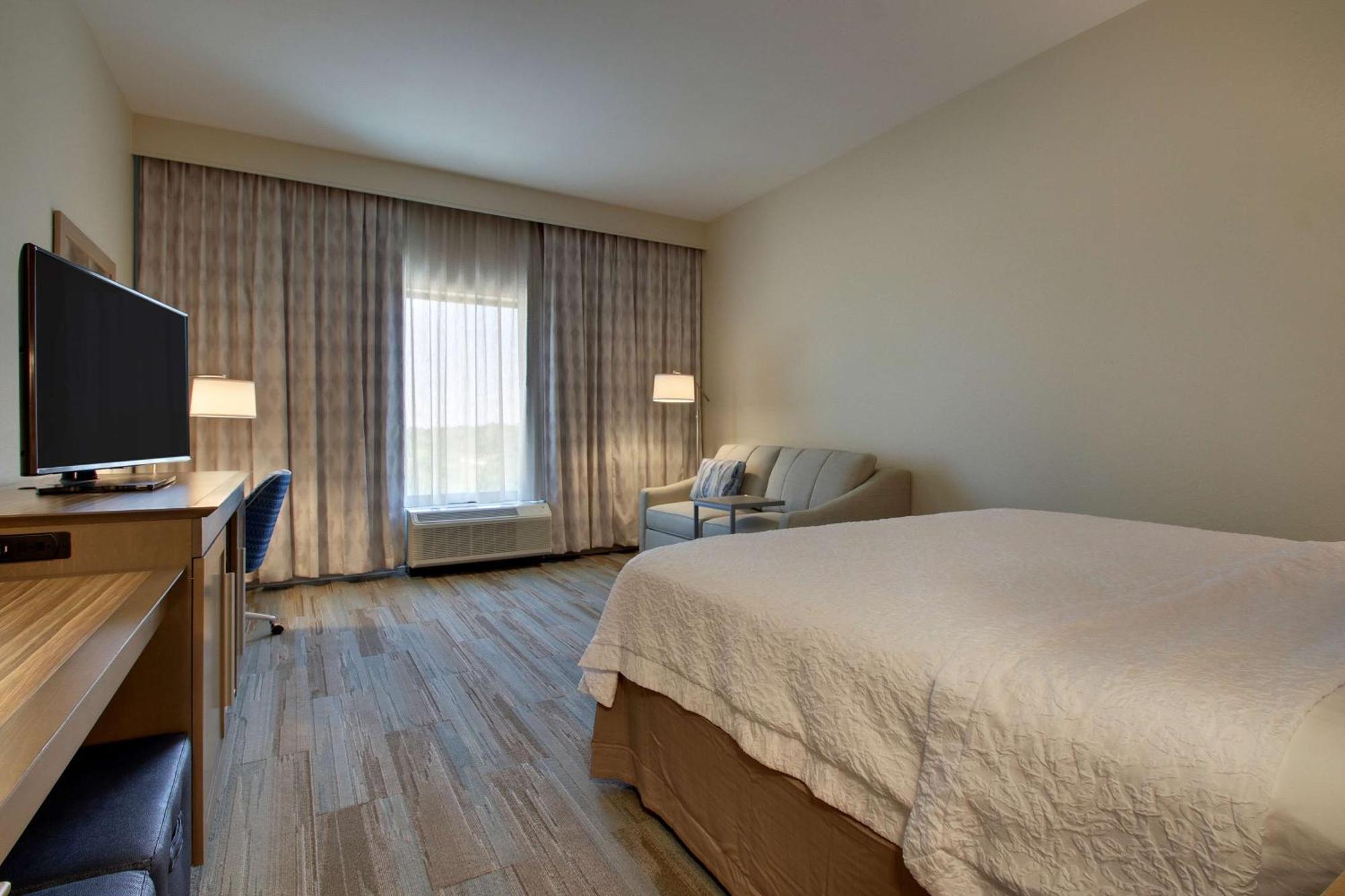 Hampton Topsail Hotel