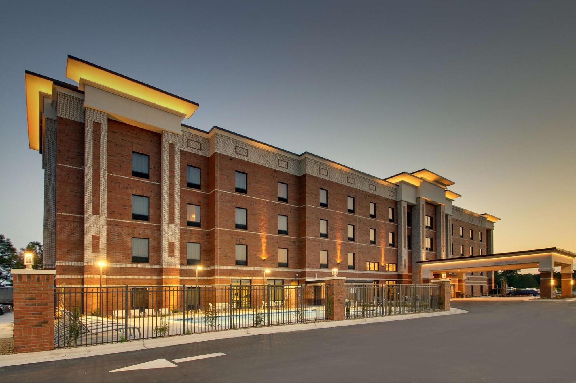 Hotel Hampton Topsail 3*